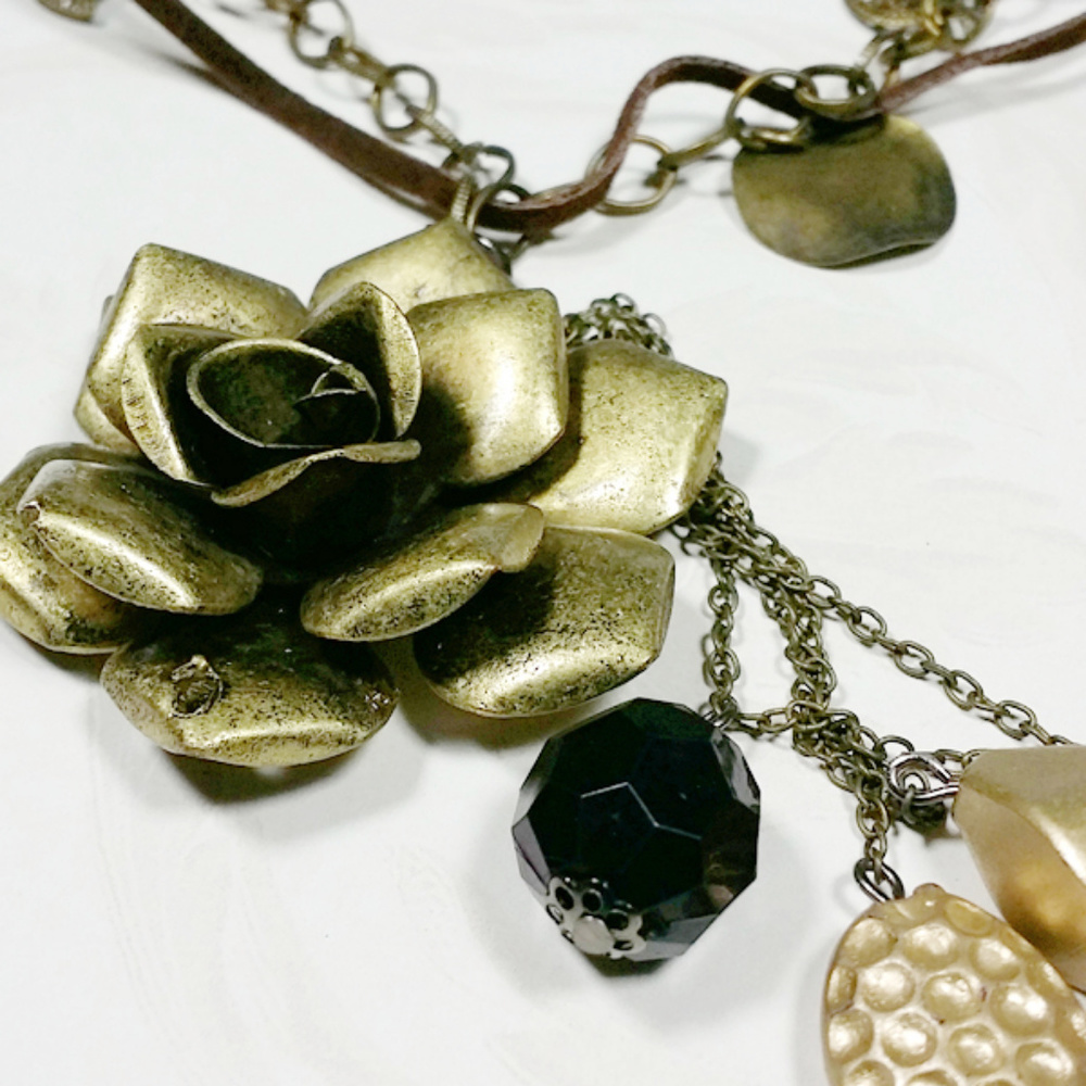 Stylish Rose in bronze Necklace